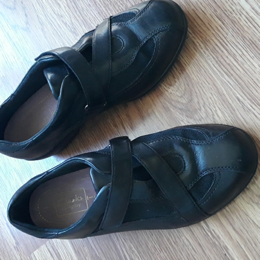 Clarks black leather cross strap shoes. Size 7 extra wide